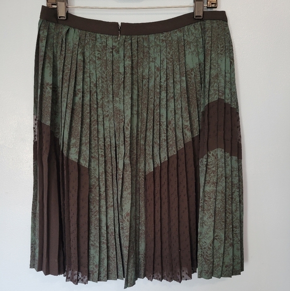 Banana Republic Pleated Skirt Size 4 Green - Picture 2 of 10